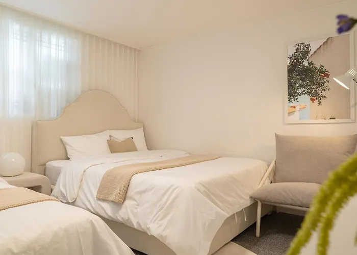Maison242 3*
